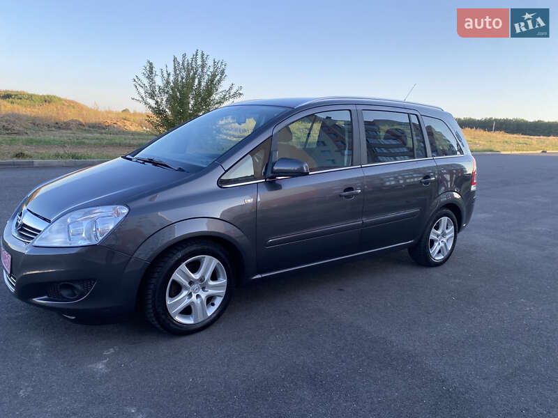 Минивэн Opel Zafira 2009 в 