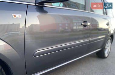 Минивэн Opel Zafira 2009 в 