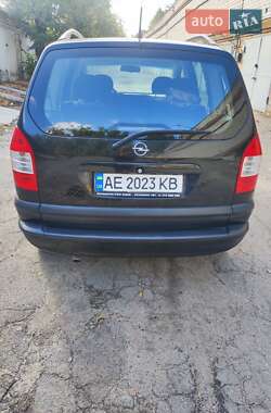 Минивэн Opel Zafira 2003 в  фото 2 Минивэн Opel Zafira 2003 в