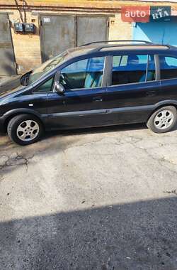 Минивэн Opel Zafira 2003 в  фото 4 Минивэн Opel Zafira 2003 в