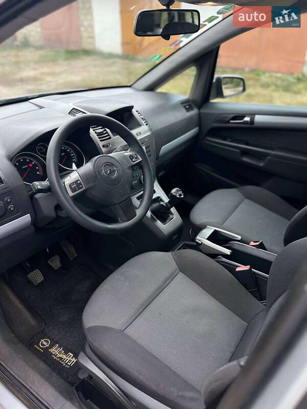 Минивэн Opel Zafira 2006 в Виннице