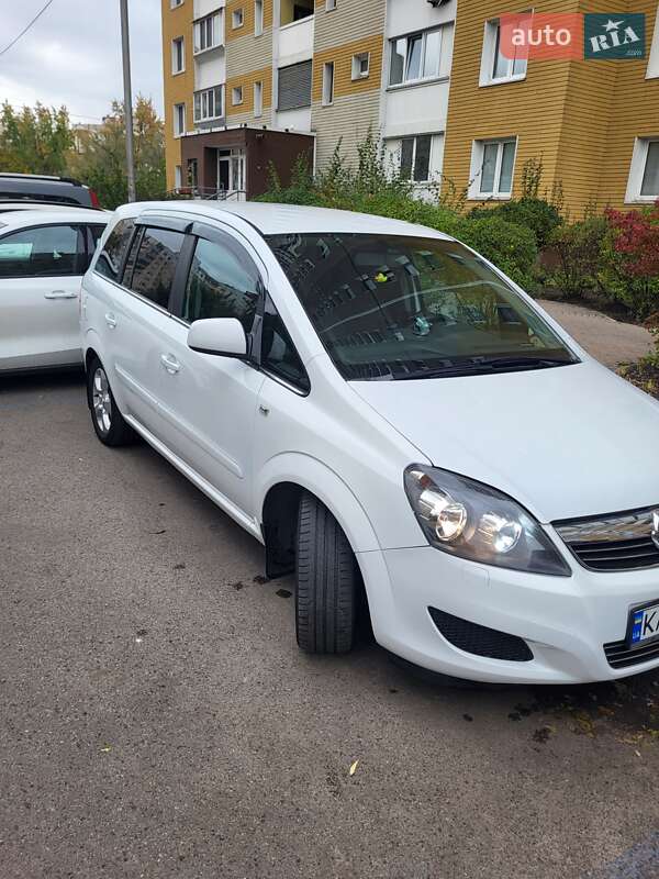 Мінівен Opel Zafira 2011 в Києві