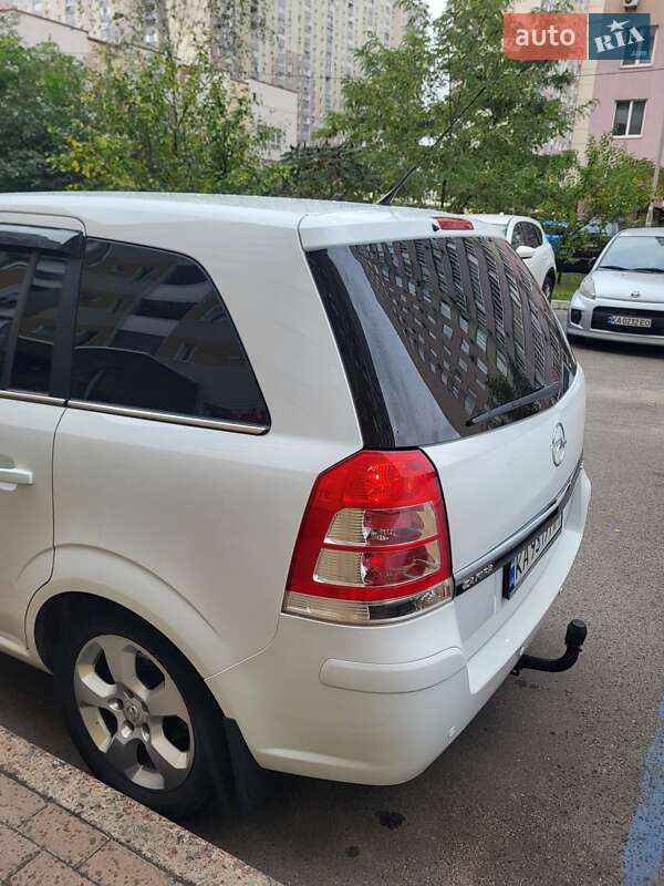 Мінівен Opel Zafira 2011 в Києві
