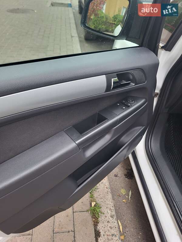 Мінівен Opel Zafira 2011 в Києві