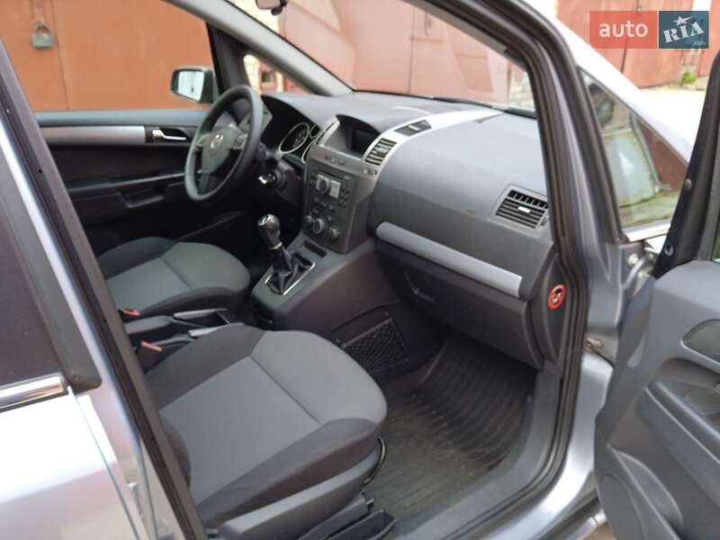 Минивэн Opel Zafira 2005 в Луцке