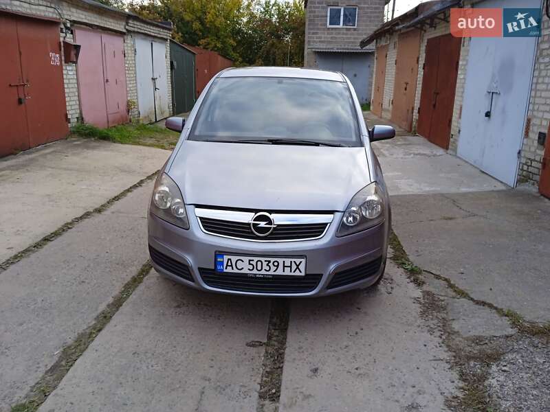 Минивэн Opel Zafira 2005 в Луцке