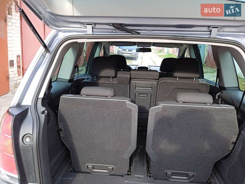 Минивэн Opel Zafira 2005 в Луцке