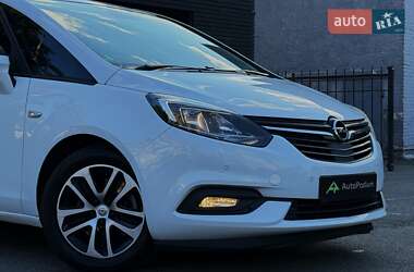 Минивэн Opel Zafira 2018 в 