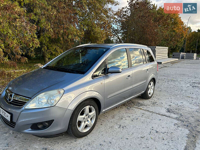 Минивэн Opel Zafira 2008 в Александрие