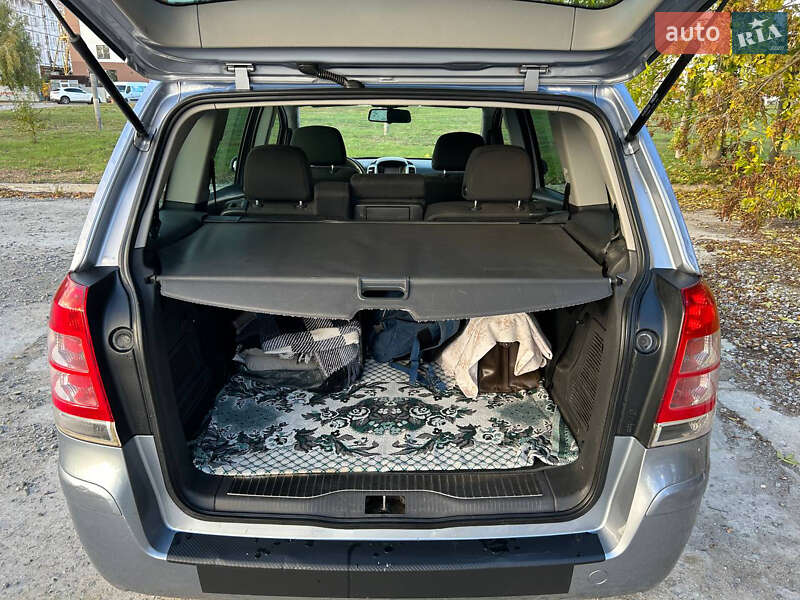 Минивэн Opel Zafira 2008 в Александрие