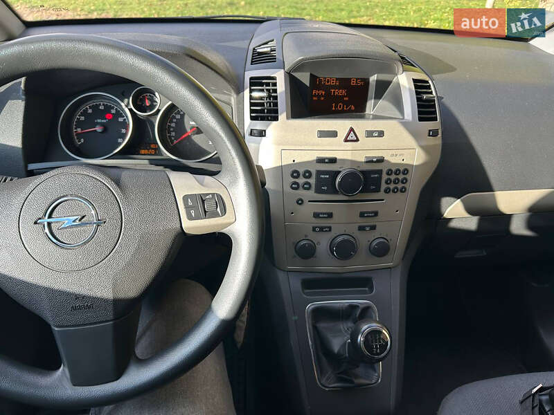 Минивэн Opel Zafira 2008 в Александрие