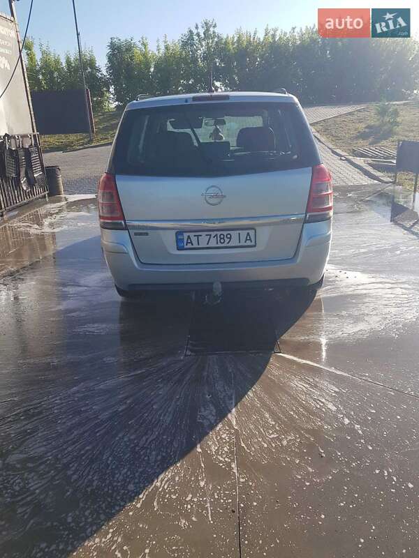 Минивэн Opel Zafira 2009 в Тлумаче