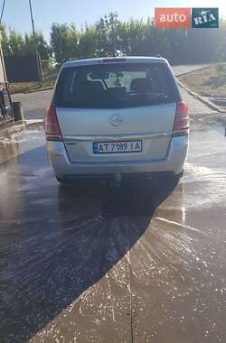 Минивэн Opel Zafira 2009 в 