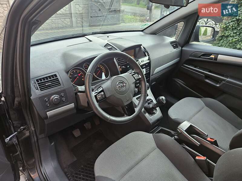 Минивэн Opel Zafira 2013 в Луцке
