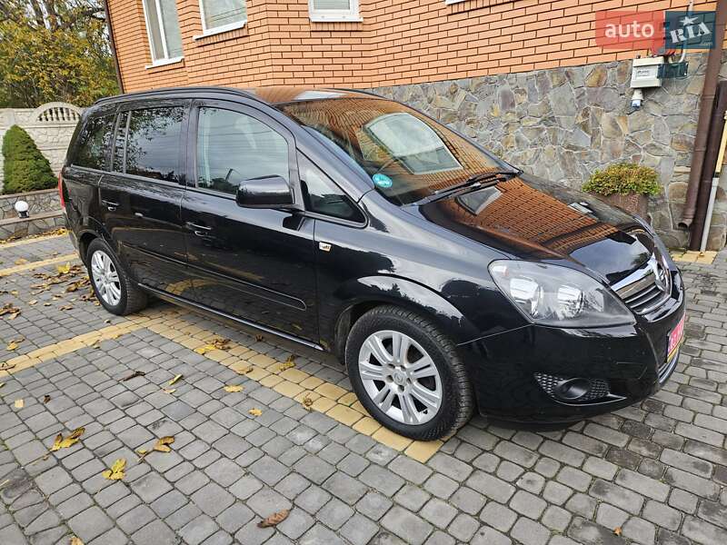 Минивэн Opel Zafira 2013 в Луцке