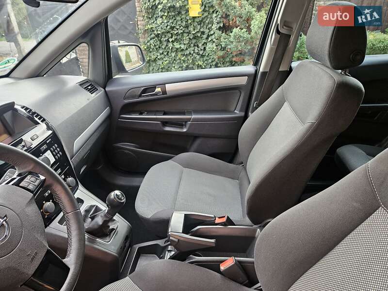 Минивэн Opel Zafira 2013 в Луцке