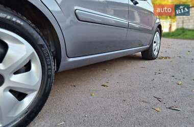 Минивэн Opel Zafira 2006 в  фото 19 Минивэн Opel Zafira 2006 в
