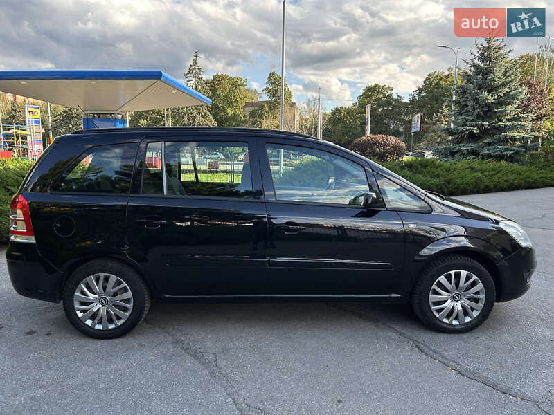Минивэн Opel Zafira 2008 в Полтаве