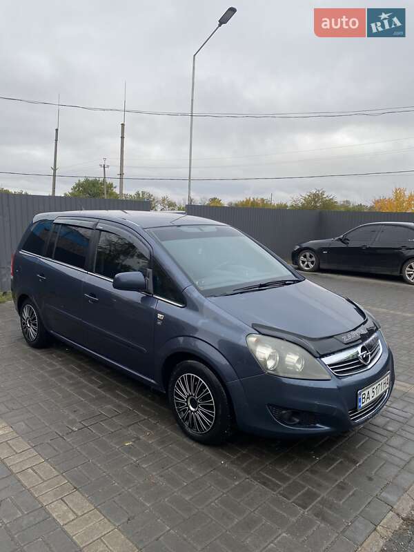 Минивэн Opel Zafira 2010 в Кропивницком