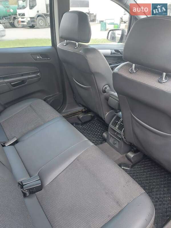 Минивэн Opel Zafira 2010 в Путиле