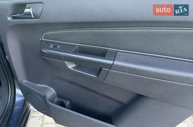 Минивэн Opel Zafira 2010 в 