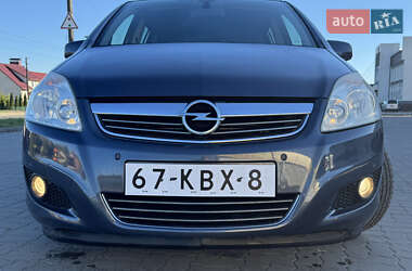 Минивэн Opel Zafira 2010 в 