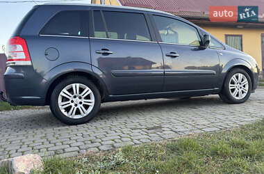 Минивэн Opel Zafira 2010 в 