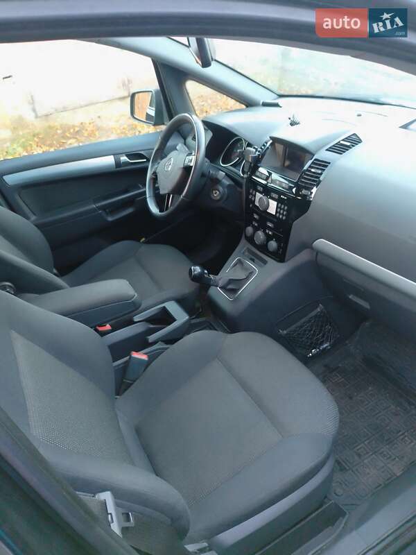 Минивэн Opel Zafira 2013 в Нововолынске