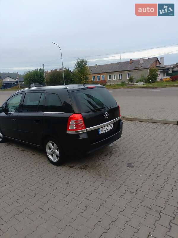 Минивэн Opel Zafira 2013 в Нововолынске