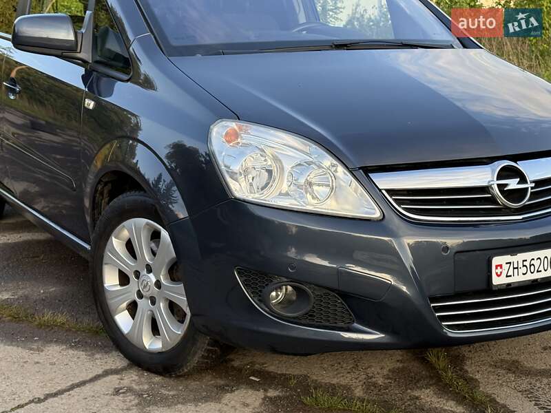 Минивэн Opel Zafira 2010 в Дрогобыче