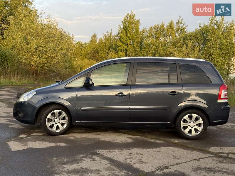 Минивэн Opel Zafira 2010 в Дрогобыче