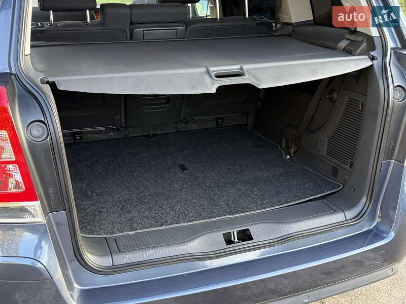 Минивэн Opel Zafira 2010 в Дрогобыче