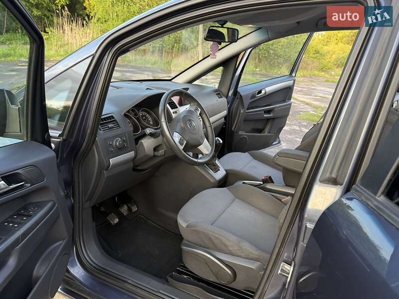 Минивэн Opel Zafira 2010 в Дрогобыче