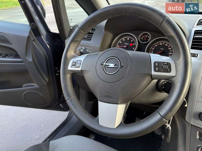 Минивэн Opel Zafira 2010 в Дрогобыче