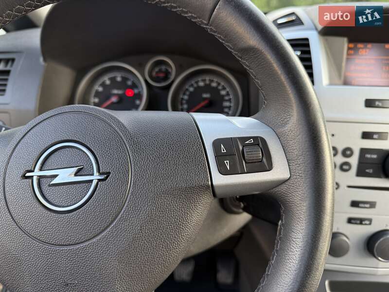 Минивэн Opel Zafira 2010 в Дрогобыче