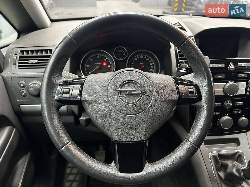 Минивэн Opel Zafira 2010 в Черновцах