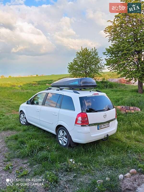 Минивэн Opel Zafira 2011 в Хмельнике фото 5 Минивэн Opel Zafira 2011 в Хмельнике