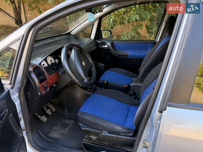 Мінівен Opel Zafira 2001 в Одесі