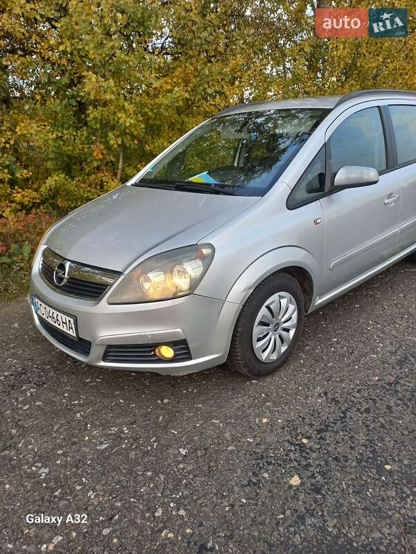 Минивэн Opel Zafira 2005 в Луцке