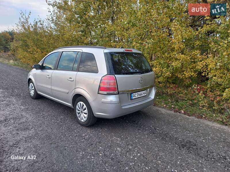 Минивэн Opel Zafira 2005 в Луцке