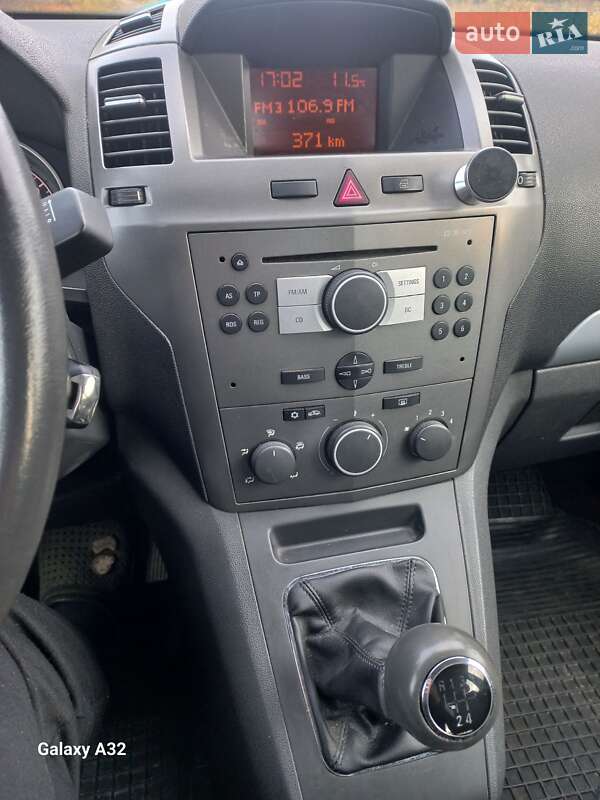 Минивэн Opel Zafira 2005 в Луцке