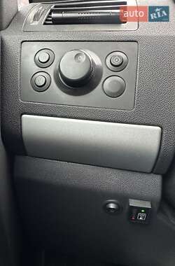 Мінівен Opel Zafira 2011 в  фото 22 Мінівен Opel Zafira 2011 в