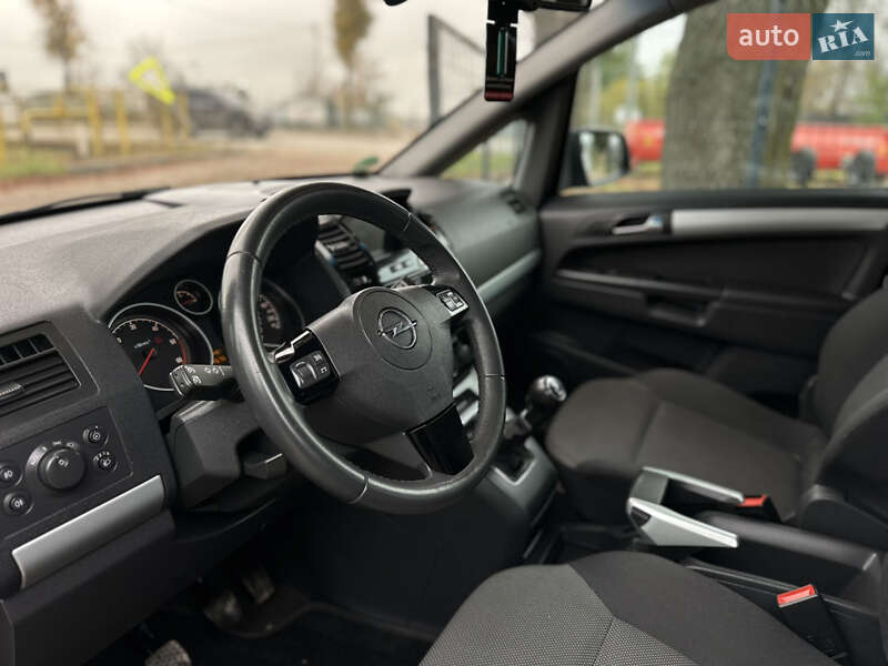 Минивэн Opel Zafira 2010 в Виннице
