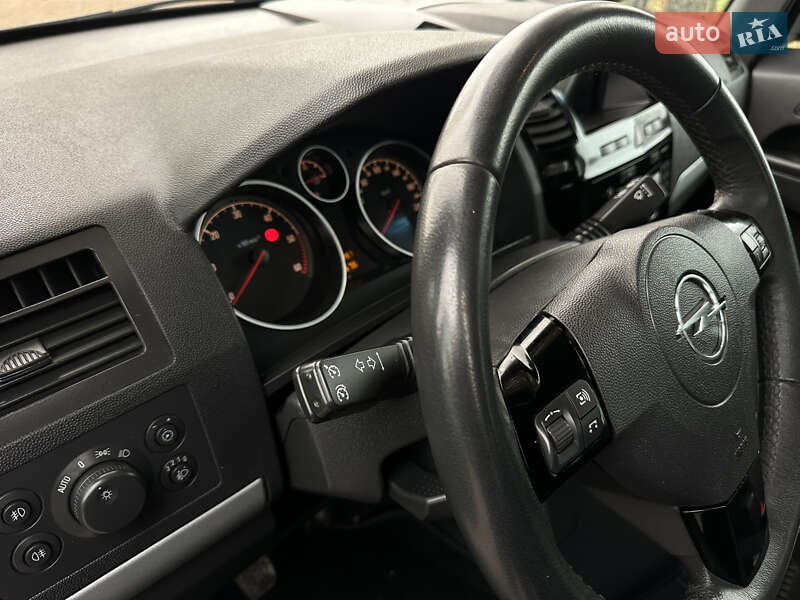 Минивэн Opel Zafira 2010 в Виннице
