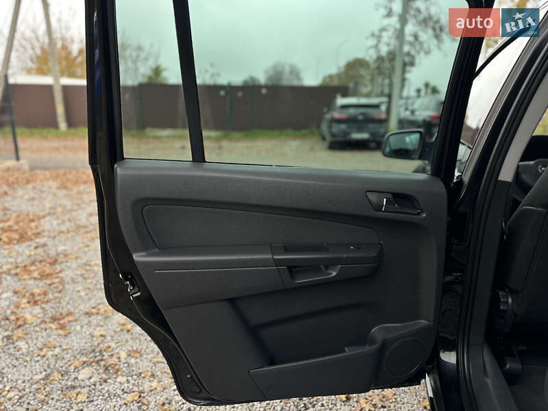 Минивэн Opel Zafira 2010 в Виннице