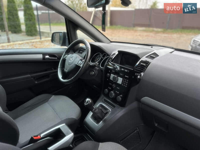 Минивэн Opel Zafira 2010 в Виннице