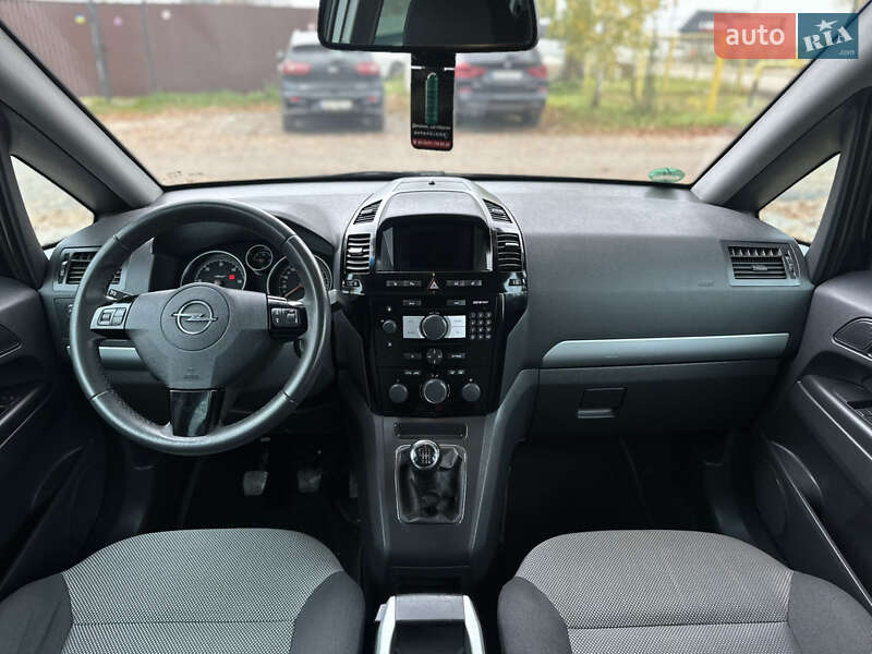 Минивэн Opel Zafira 2010 в Виннице