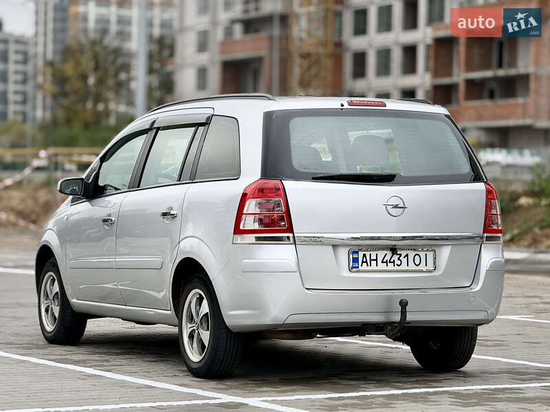 Минивэн Opel Zafira 2008 в Киеве