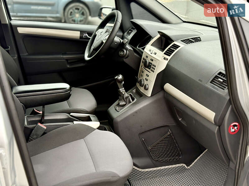 Минивэн Opel Zafira 2008 в Киеве
