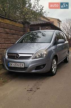 Минивэн Opel Zafira 2010 в Ровно
